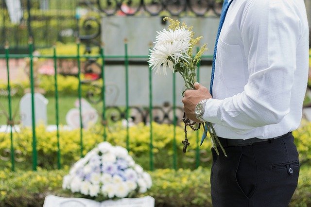 FEMA paga funerales de fallecidos por COVID-19