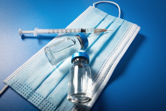 Gobernador DeSantis firma ley que prohíbe vacunación obligatoria en Florida